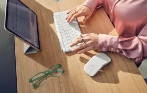 Logitech lansează Mobi Fold, primul său mouse pliabil ultraportabil