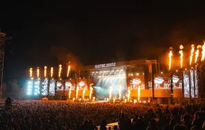 Lineup complet pentru Electric Castle 2026: The Cure, twenty one pilots, Teddy Swims, Wet Leg, Kneecap și alte zeci de nume pregătite să facă senzație la castel