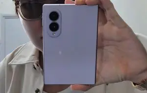 Galaxy Z Fold8 apare într-un clip publicat de un faimos artist Coreean, înainte de lansare