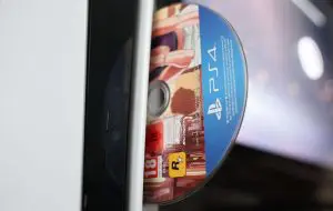 Sony este acuzată că folosește boți pentru a apăra renunțarea la discurile PlayStation