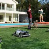 Roborock lansează roboți de tuns gazonul pentru îngrijirea curții