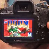 DOOM rulează acum și pe ecranul unei camere DSLR