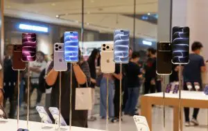 iPhone 18 Pro, noile căști AirPods 5 și ceasurile Apple Watch de ultimă generație sunt acum disponibile în magazinele din toată lumea