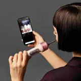 Dyson lansează CameraJet, periuța de dinți cu cameră și jet interdentar. Costă cât un smartphone bun