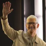 Sfârșitul unei ere la Apple: Tim Cook își încheie mandatul de CEO după 15 ani