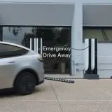 Noua funcție de pe mașinile Tesla te poate costa 25.000 de dolari dacă o folosești