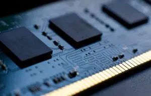 Memoria DDR4 s-a scumpit cu 24% în ultimele trei luni, o creștere mai rapidă decât a modulelor DDR5