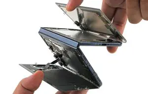Ecranul iPhone Duo, în centrul primelor probleme: fisuri, sensibilitate la zgârieturi și reparații de 1000 de euro