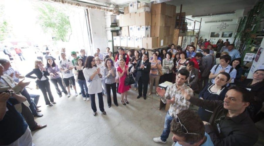 Ateliere Fără Frontiere a donat 503 calculatoare