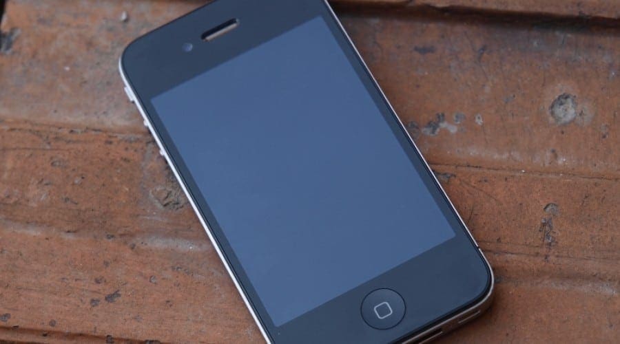 Un iPhone 4 supravieţuieşte unei căderi de la 4.000m (oarecum)