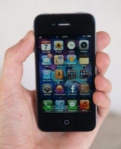 iPhone 5 ar urma să sosească în octombrie, potrivit analiştilor