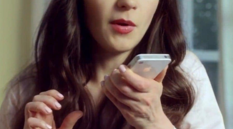 iPhone 4S: Noi spoturi publicitare cu Zooey Deschanel şi Samuel L. Jackson