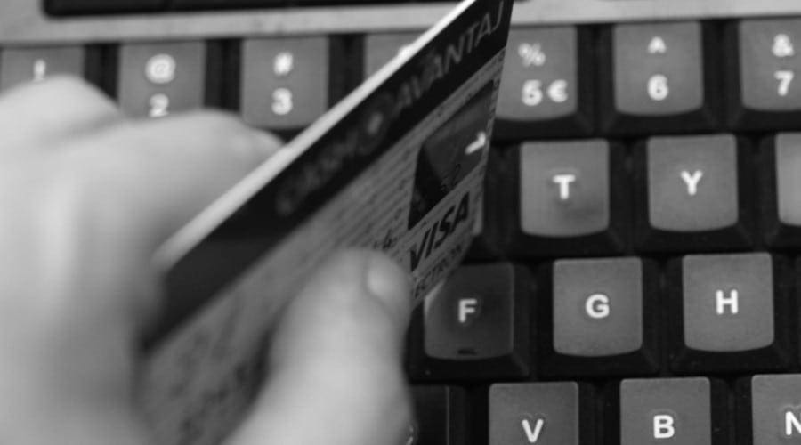 Romanii sunt satisfacuti de cumparaturile online, iar increderea in acest sistem creste