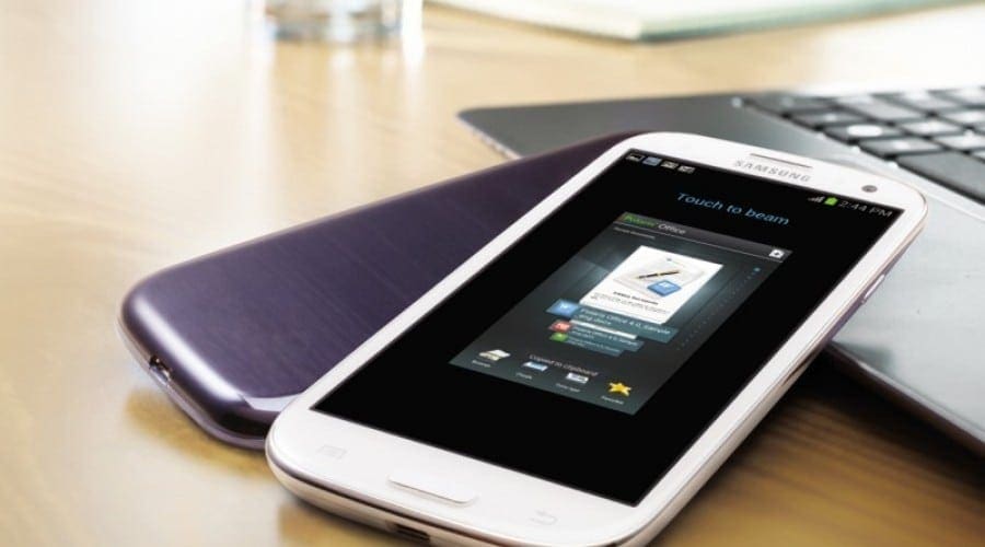 Samsung Galaxy S 3 se bucură de succes pe piaţa din UK
