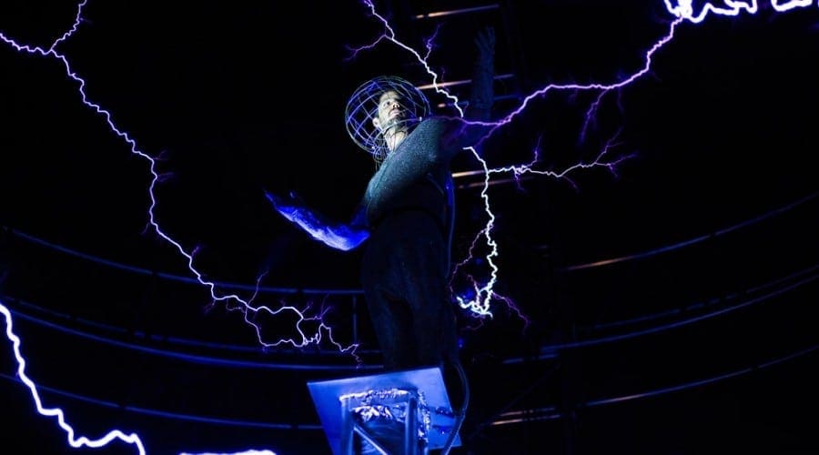 David Blaine prezintă un show de magie în colaborare cu Intel
