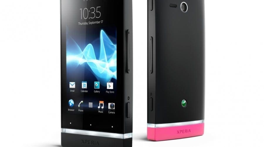 Sony Xperia U, disponibil acum la preţ promoţional