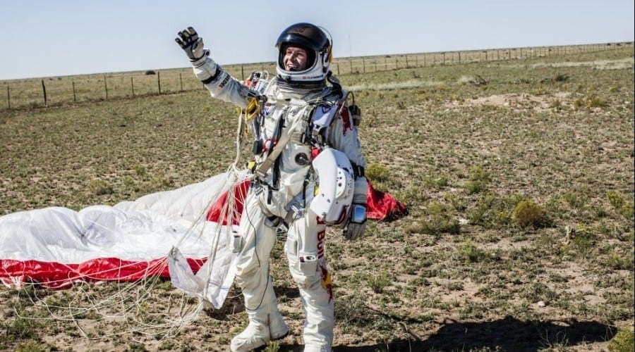 Red Bull Stratos un succes total – Felix Baumgartner atinge 1342 km/h, stabileşte noi recorduri