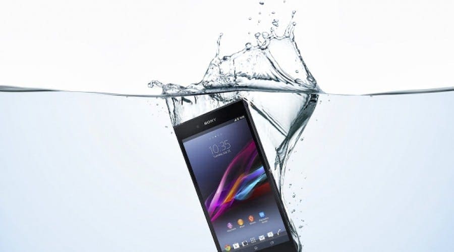 Sony Xperia Z Ultra: procesor quad-core Snapdragon 800 la 2.2 GHz, ecran de 6.4 inci, rezistent la apa si praf