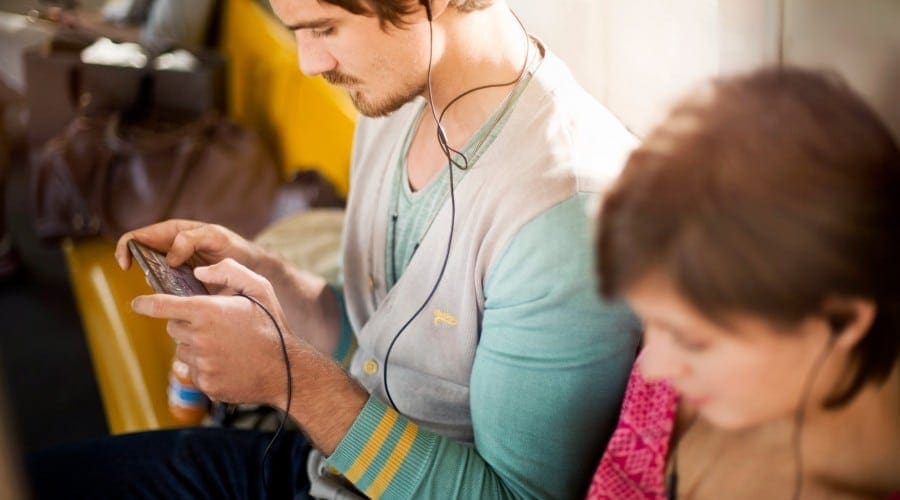 Smartphone: memorie internă sau card?