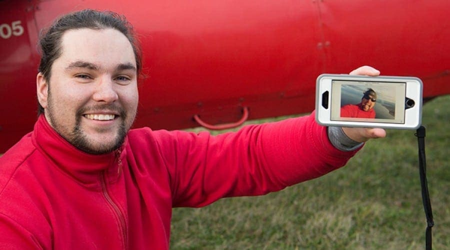 Programul Vodafone Firsts a făcut ca un clujean să zboare pentru prima oară pe aripile unui avion