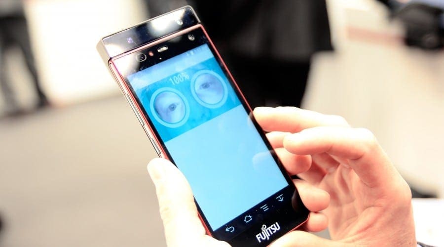 Fujitsu lansează primul smartphone cu scanarea irisului. Mai multe detalii am aflat la #MWC2015