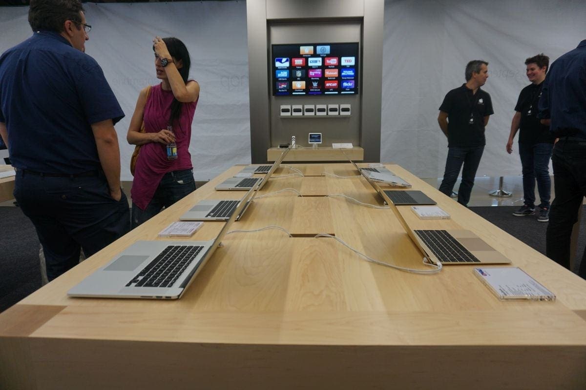 Vezi ce promoții te așteaptă la deschiderea Apple Shop