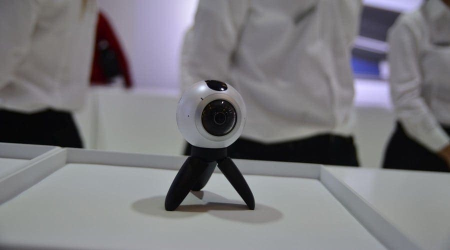 MWC 2016: Samsung lansează Gear 360, camera cu filmare panoramică