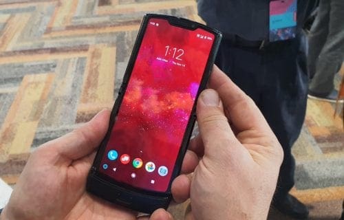 Motorola relansează Razr. Este primul telefon pliabil cu clapetă