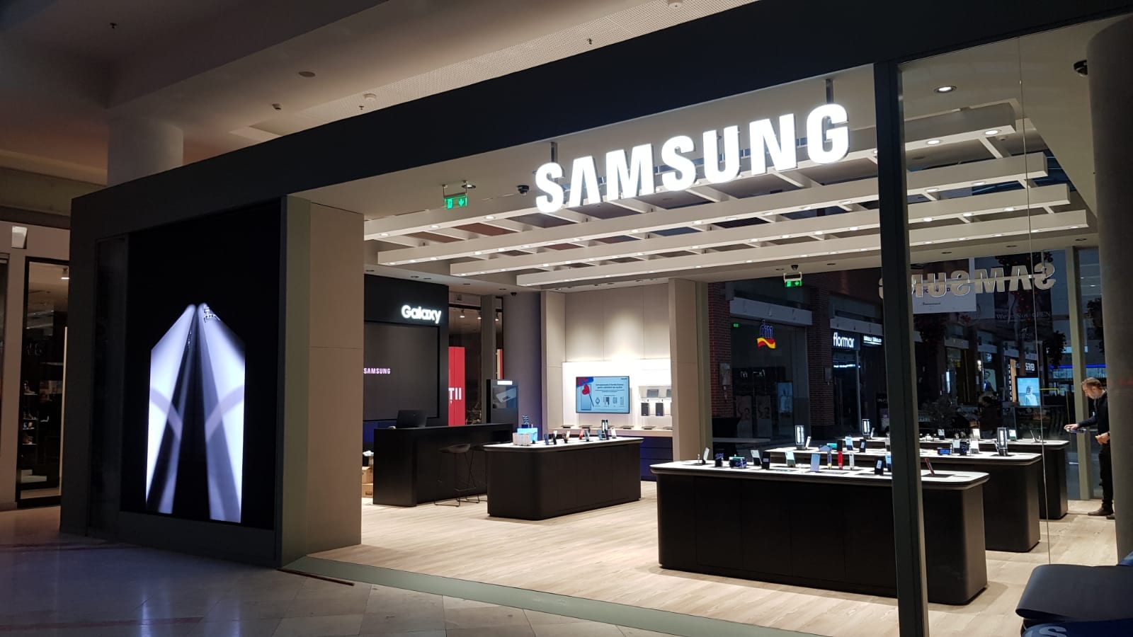 Samsung ar putea lansa un nou smartphone cu cameră rotativă