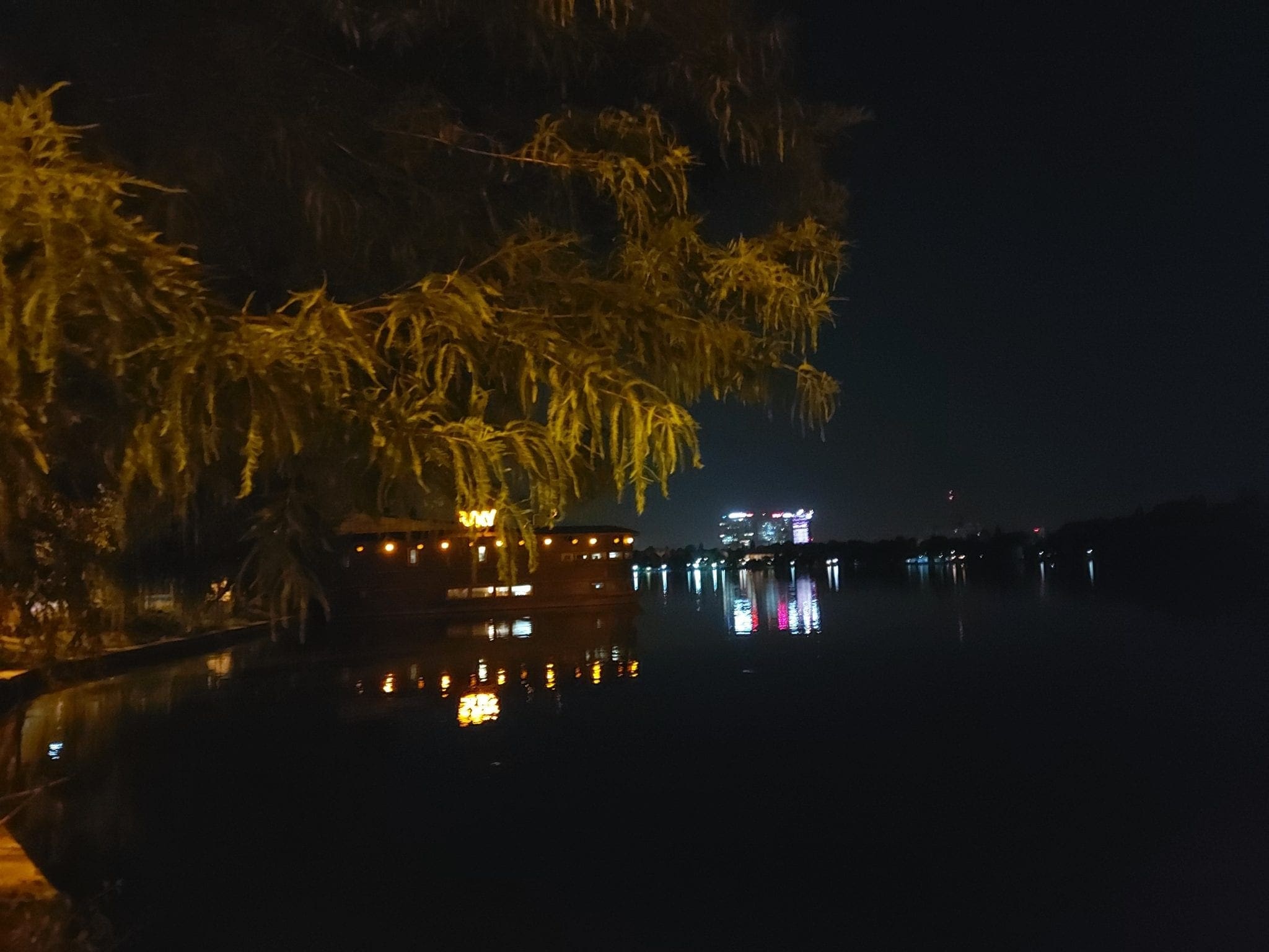 galaxy a71 vs iphone 8 plus