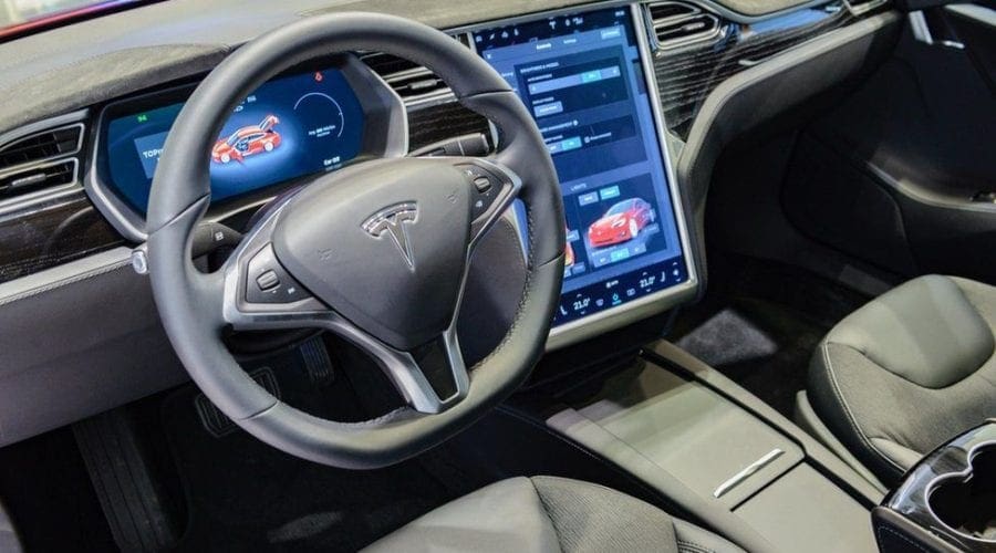 Probleme la Tesla: Producătorul cheamă în service peste 150.000 de autoturisme