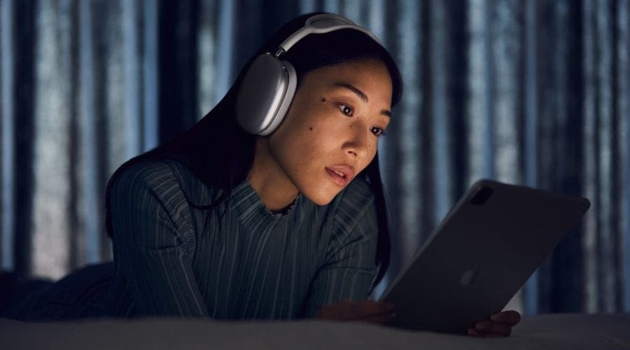 Viitorul model AirPods Max ar putea fi realizat din sticlă