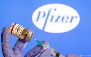 CEO-ul Pfizer spune că ar putea fi nevoie de o a treia doză de vaccin