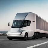Tesla amână (iar) lansarea camionetei sale electrice, Semi