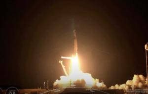 SpaceX scrie din nou istorie: a lansat prima sa misiune privată cu echipaj în spațiu