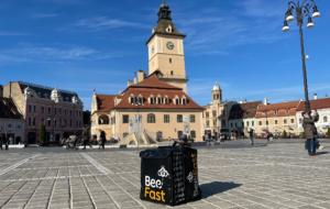 Startup-ul de curierat BeeFast se extinde în Brașov și promite livrări în 35 de minute