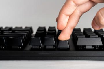 REVIEW Razer Huntsman V2 – Cea mai rapidă tastatură din lume