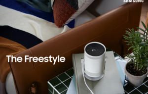 CES 2022: Samsung lansează Freestyle, un videoproiector portabil