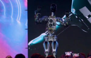 Tesla prezintă primul său robot umanoid; Îl vedem în acţiune