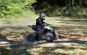 Tesla îşi retrage ATV-ul pentru copii din cauza pericolului de rănire