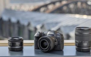 Canon a lansat aparatele foto EOS R50 şi R8, pentru creatori de conţinut