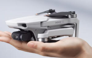DJI Mini 2 SE e o dronă de mai puţin de 249 de grame, cu preţ accesibil
