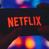 Netflix începe să angajeze experţi AI, în vreme ce greva actorilor şi scenariştilor continuă