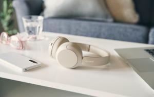 Sony prezintă căştile on ear WH-CH720N şi WH-CH520, cu autonomie uriaşă, preţ bun