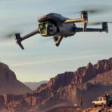DJI Mavic 3 Pro este o nouă dronă pentru profesionişti, cu 3 camere la bord