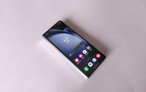 Samsung Galaxy Z Fold6 vine cu un ecran secundar mai lat și un design mai pătrățos