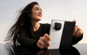Huawei Mate X5 a debutat: telefon pliabil cu cameră periscop