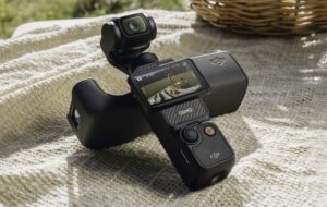 DJI lansează Osmo Pocket 3, o cameră de vlogging compactă cu senzor de 1″ și gimbal integrat