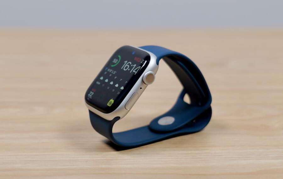 Apple Watch Series 9 side right