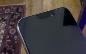 Un fan iPhone a comandat noul 15 Pro Max direct de la Apple și a primit o clonă chinezească cu Android